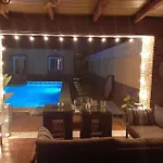 House Balcones 度假居